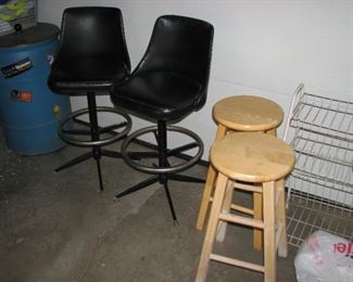 Vintage bar stools and 2 wooden stools