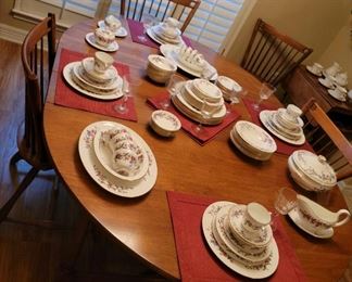 Sprague & Carleton Maple Dining Table w/ 5 Chairs