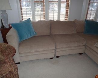 SECTIONAL WITH CHASE LOUNGE