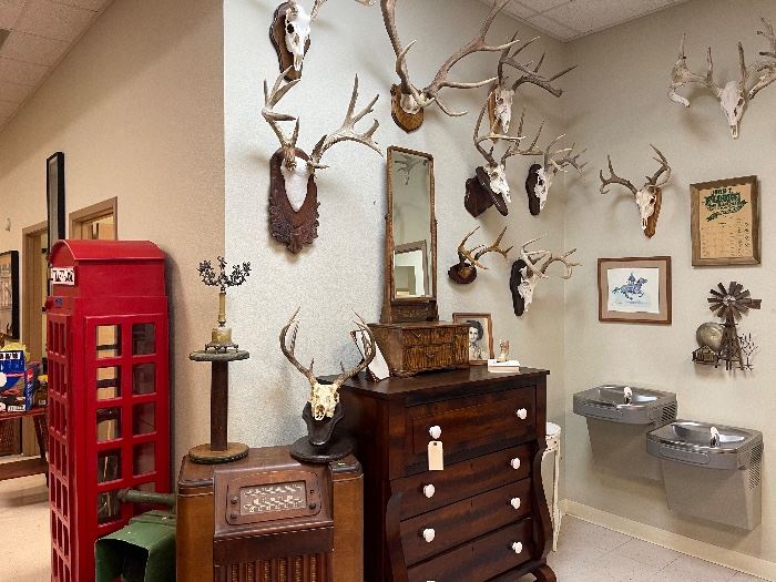 Top Hat Emporium a new vendor market starts on 11/9/2022