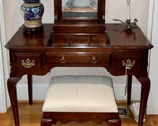 Pennsylvania House vanity and stool; lamps