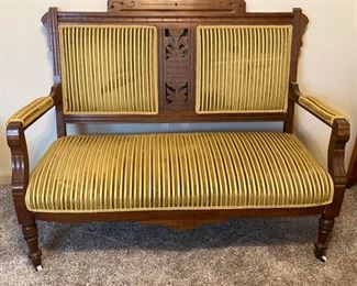 Antique French Style Sette/Sofa.
