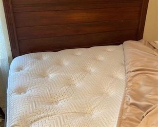 Full Size Mattress and Serta Motion iSeries Adjustable Bed.