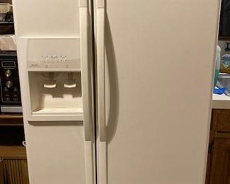 Whirlpool Side by Side Refrigerator/Freezer w/Indoor Water & Ice.