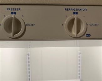 Whirlpool Side by Side Refrigerator/Freezer w/Indoor Water & Ice.