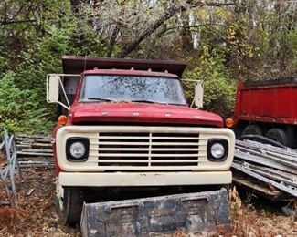 Ford 700 Dump truck Red/Blk F350 F70DUF35548 70403 mi