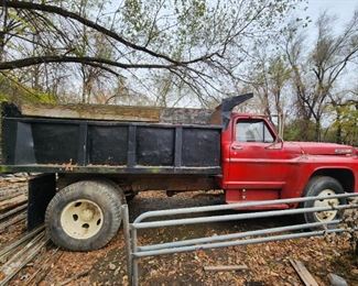 Ford 700 Dump truck Red/Blk F350 F70DUF35548 70403 mi