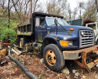1995 Ford Dump truck Blue 1FDYF80C3SVA79661   056886 mi.