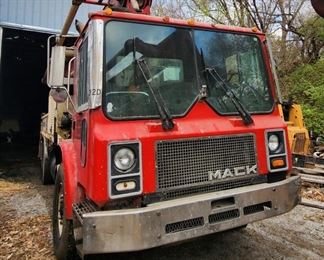 1996 Mac  Pump truck Model MR688S 1M2K189COTM007508 