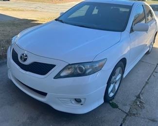  4 door 2011 Toyota Camry running with clean title; needs the heater core replaced. 