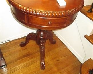 Ethan Allen Chippendale Style Round Wine Table With Pie Edge Mahogany 