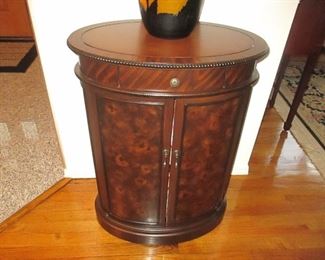Mahogany Ethan Allen Oval 2 Door Accent Table Storage 