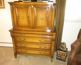 French Provincial Vintage Queen Bedroom Suite with Cherub Brass Lighting 