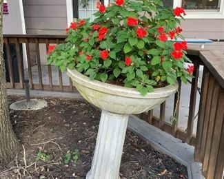 EX - Large Bird Bathe with Flower - Please bring folks to help you move it to your home