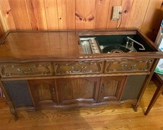 C. 1960 Magnavox Console Stereo and Turn Table in pristine  condition