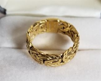 18k yellow gold band ring