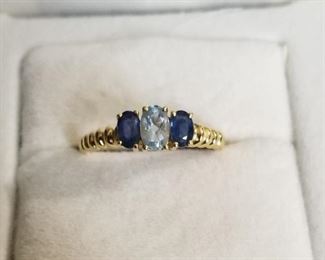 10k yellow gold light and dark blue Topaz gemstone ring