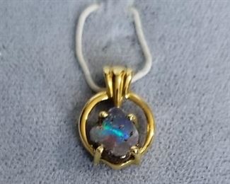 18k yellow gold Australian natural opal pendant