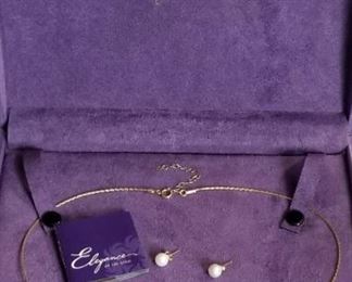 18k yellow gold Pearl slide necklace & earrings set.