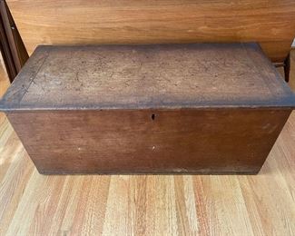 Antique 6 board Blanket chest with dovetailed joinery