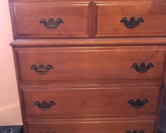 Maple chest of drawers 