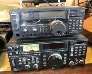 Icon Communications Receiver IC-R7000 and IC-R72