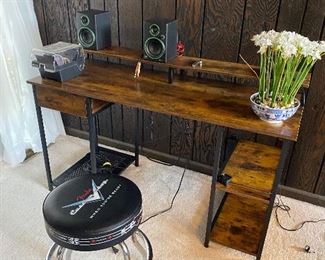 Cool desk with fender stool.