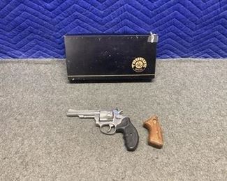 928.19
Taurus model 94 9 shot revolver, serial #LA20729, caliber 22 LR, 4” barrel, clean bore, rubber grips, original checkered wood grips. Includes (2) 9 round speed loaders with cartridges, like new condition.  (B4-135)