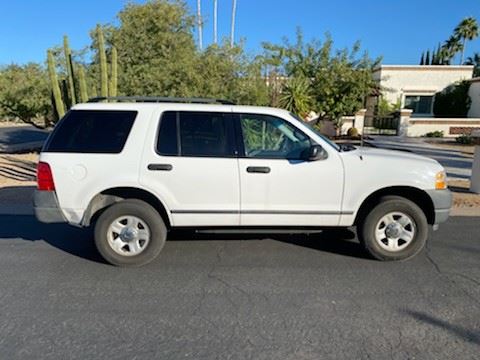 2004 Ford Explorer 237, 000 clean title,  working AC, works good, clean