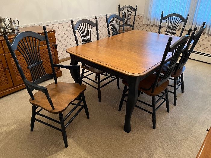Wood dining table, 2 captains chairs and 6 side chairs!