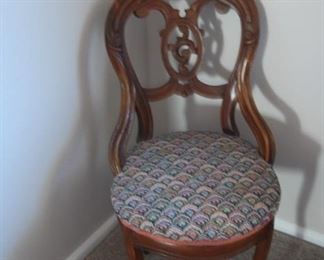 DARLING ANTIQUE SIDE CHAIR
