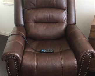 Beautiful leather lift chair. Like new condition.