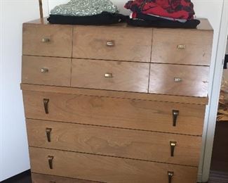 Four piece Mid - Century bedroom suite by United Furniture.