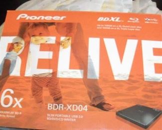 Pioneer BDR-XD04 Blu-Ray burner