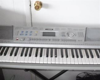 Yamaha PSR-290 keyboard with stand