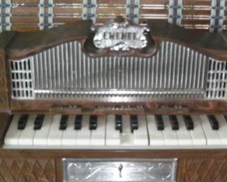 Emenees miniature pipe organ
