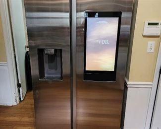 Side by Side Smart Refrigerator Ice Maker and InstaView-Stainless Steel