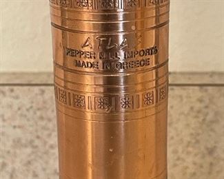 ATLAS Handmade Copper Peppermill with Sberna Deruta Dish