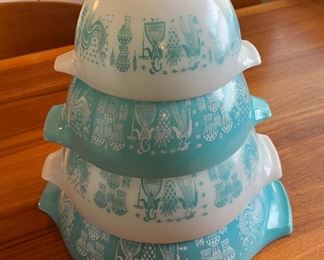 Pyrex Amish Butterprint - set of 4 nesting bowls.  MINT condition