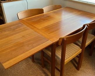 One extendable side shown in open position.  Closed the table is 47" x 31".  Each extendable leaf is 19.5" x 31".  Completely open (both leaves extended) is 86" x 31"