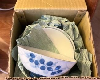 Set of 8 porcelain bowls - original box