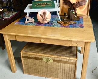 Amish made oak table/desk w/ pull out keyboard drawer, woven trunk w/ 2 handles, collection of eagle decor
