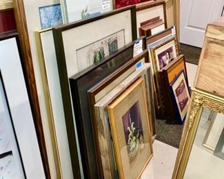 Many pieces of artwork & mirrors (vintage, modern)