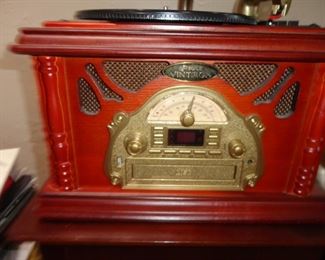 Pyle Retro-style Bluetooth Turntable Phonograph Record Player