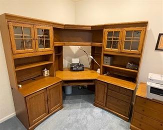 Hooker Furniture Desk with Hutch 