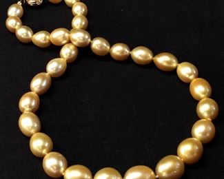 14KT RARE GOLDEN SOUTH SEA PEARL NECKLACE, 18''L, 31 PEARLS, AIGL APPRAISAL $9200