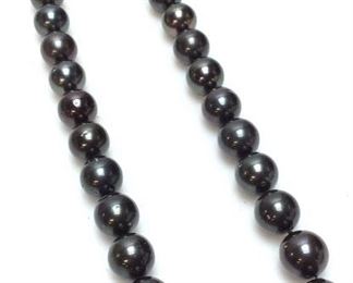 14KT SOUTH SEA PEARL NECKLACE, 33 PEARLS
18''L, GGA APPRAISAL $5290