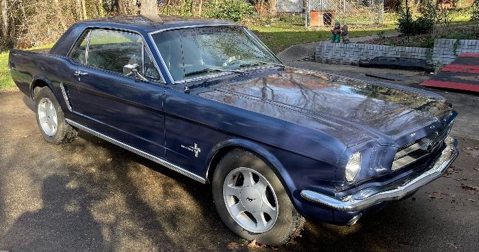 1965 FORD MUSTANG, 302 V8 4 SPEED MANUAL w HURST SHIFTER, 52,209 MILES ON ODOMETER, GARAGED FOR THE LAST 17 YEARS, ENGINE HAS COMPRESSION NEEDS TUNE UP, GAS TANK HAS SMALL LEAK, POWER STEERING, TIRES 80% TREAD, A/C WORKING,