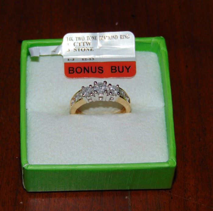 GOLD DIAMOND RING