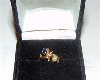 GOLD SAPPHIRE PEARL RING